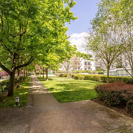 Appartement Magic Garden 6 Personnes Parking Prive A 20m Du Rer Serris